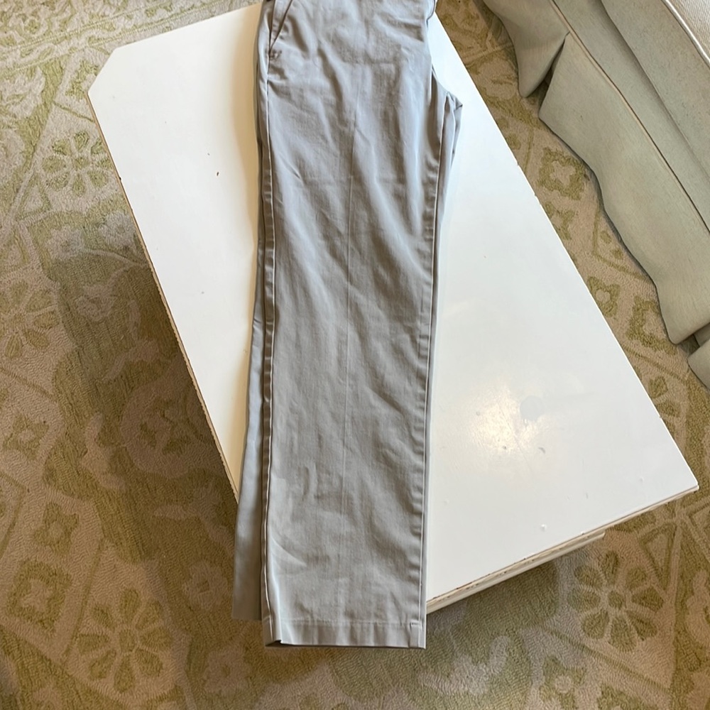 Men’s Dockers Khaki Pants Size 33 x 32